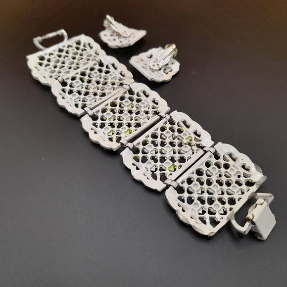 Vintage White Green Enamel Jewelry: Bracelet Clip Earrings, Mid-Century Jewelry - Picture 7 of 10
